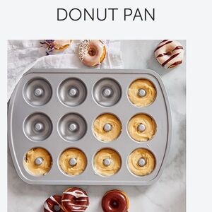 Pampered Chef Gray Donut Pan